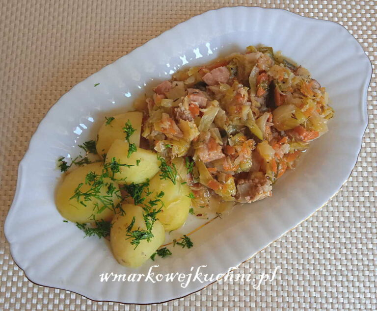 Bigos z młodej kapusty i cukinii
