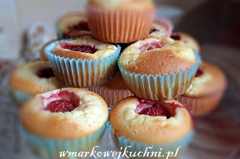Muffinki z serem i truskawkami