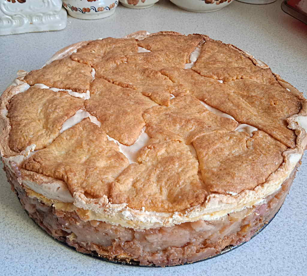Upieczona szarlotka