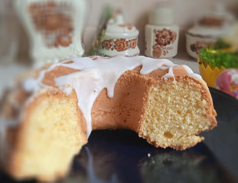Babka polana lukrem